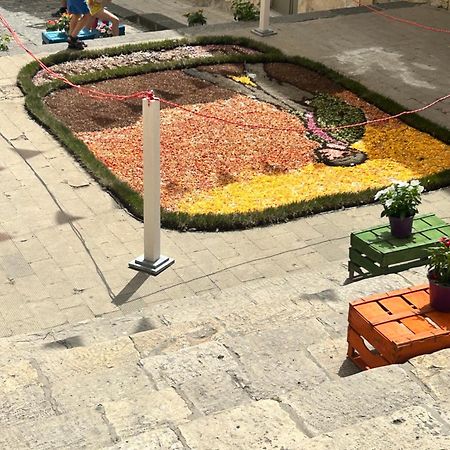 La Naca Piede A Terra Apartment Noto Luaran gambar